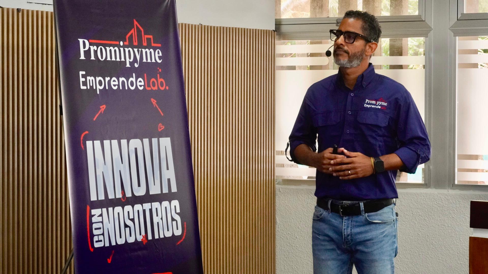 Presentacion De Emprendelab En San Pedro1